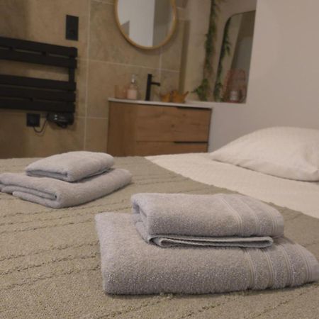 Petit Bonheur Apartment Lauris ภายนอก รูปภาพ